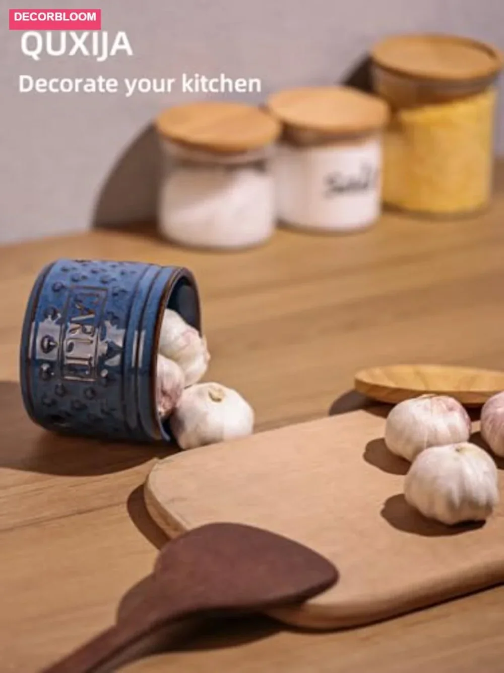 Ceramic Garlic Keeper with Lid, Garlic Holder 4.3-Inch